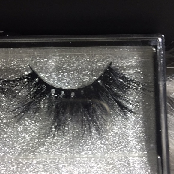 25MM Long Dramatic Mink Eyelashes Diva in the D Eyelashes - Picture 3 of 8